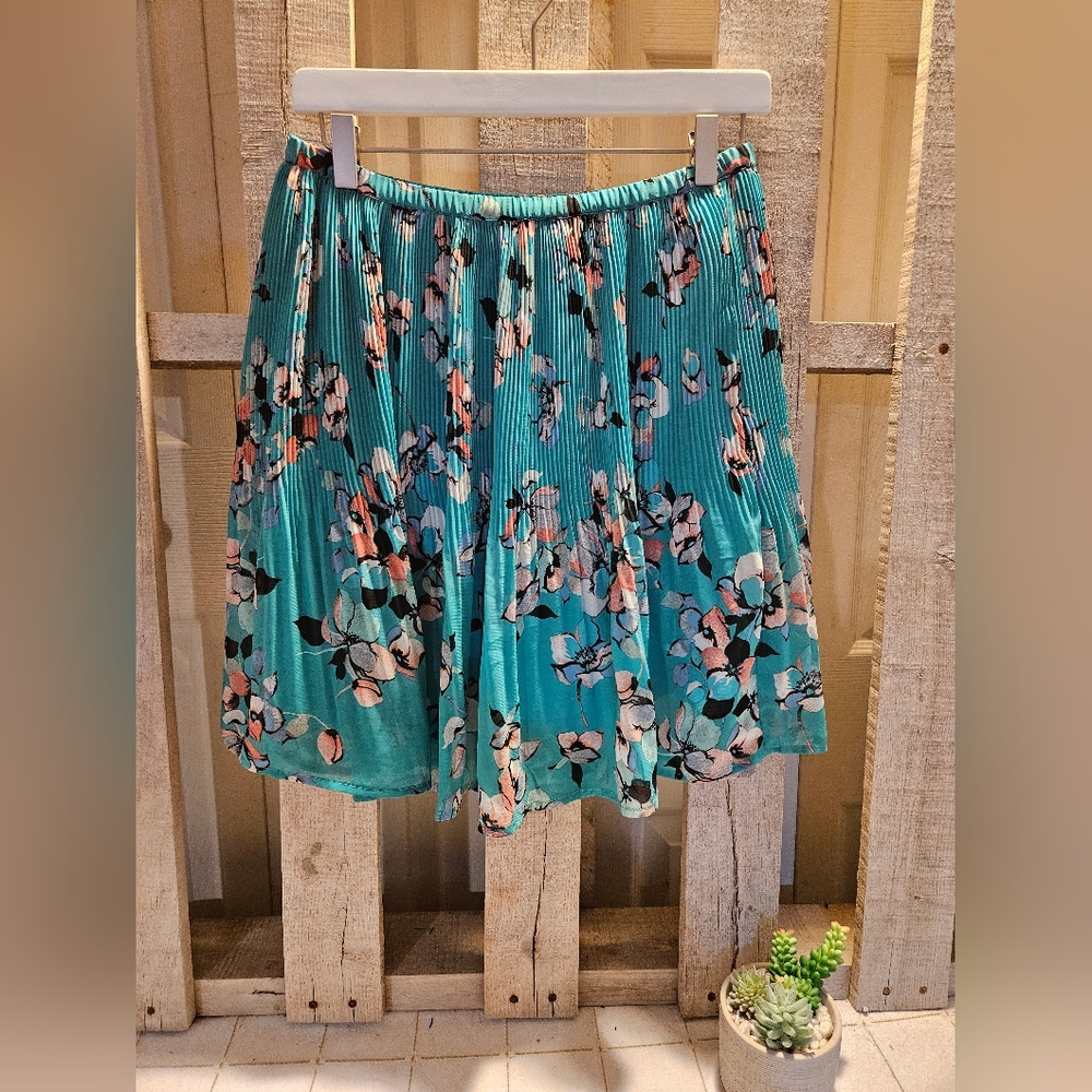 Elle skirt Size small